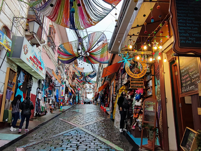 Групповой тур на новый год в Перу Боливия Чили боливия ла паз рынок ведьм сувениры боливия ла паз рынок ведьм улица