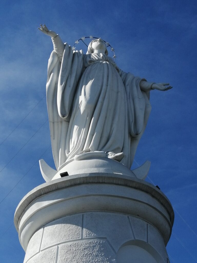 Групповой тур на новый год в Перу Боливия Чили статуя святой