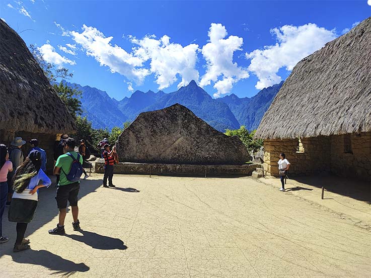 Мачу-Пикчу Священный камень.